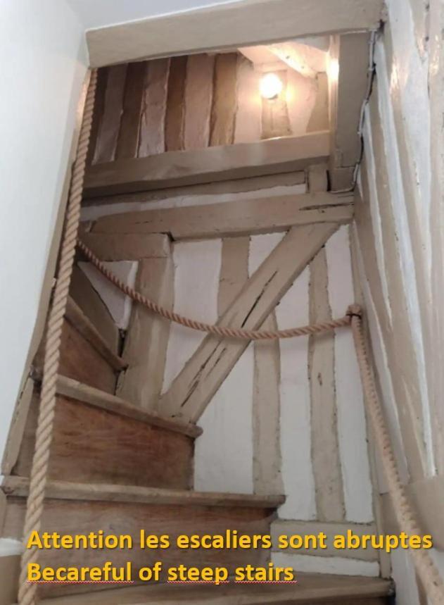 Maison Centre Ville Historique - Bain A Remous, Sauna, Cour Exterieure Privative - Tout Peut Se Faire A Pied A 3Min Du Vieux Port, 10Min De La Plage, 3Min D'Un Parking Gratuit, Restaurants, Boutiques, Muses, Etc Онфлер Екстер'єр фото
